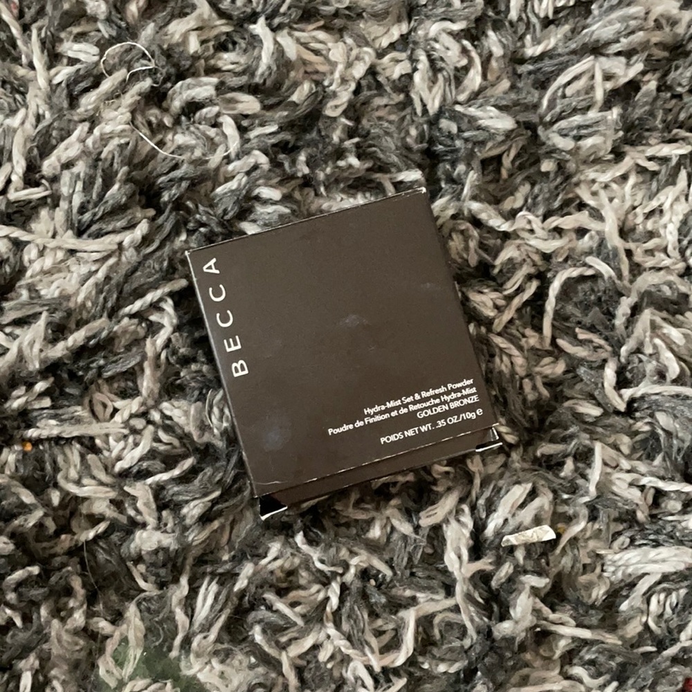 Becca Hyde-must set and refresh powder